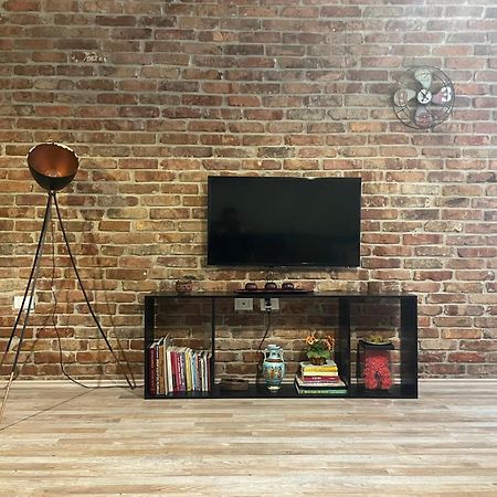 Bricks Apartment Near Pazari I Ri Тирана Екстер'єр фото