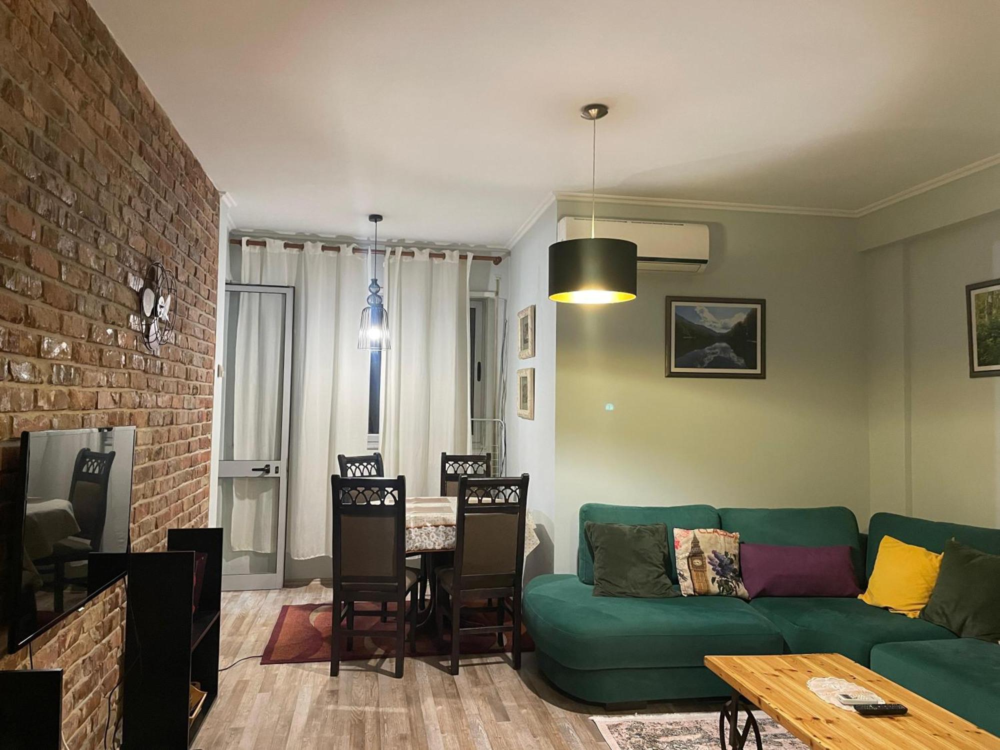 Bricks Apartment Near Pazari I Ri Тирана Екстер'єр фото