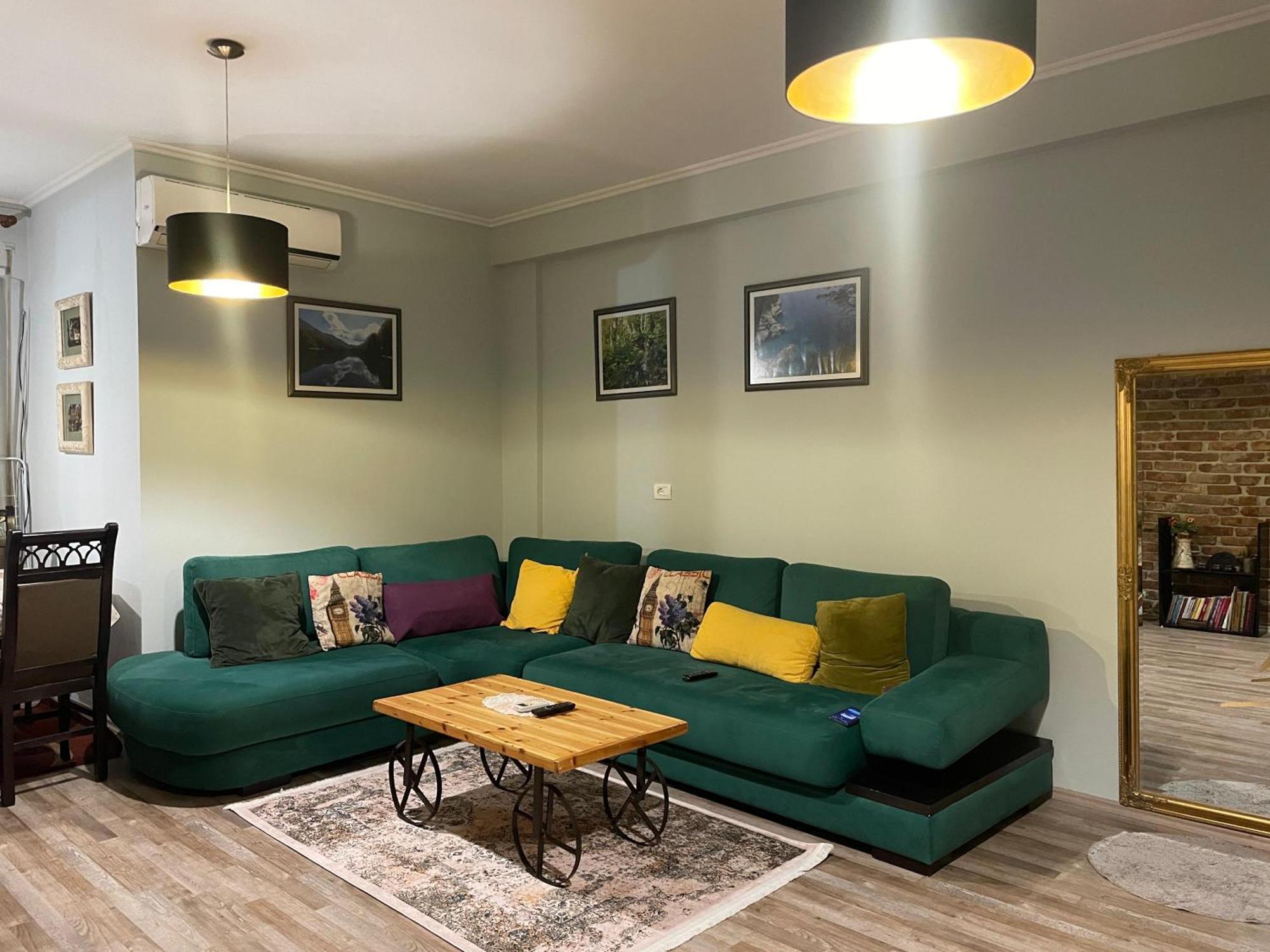 Bricks Apartment Near Pazari I Ri Тирана Екстер'єр фото