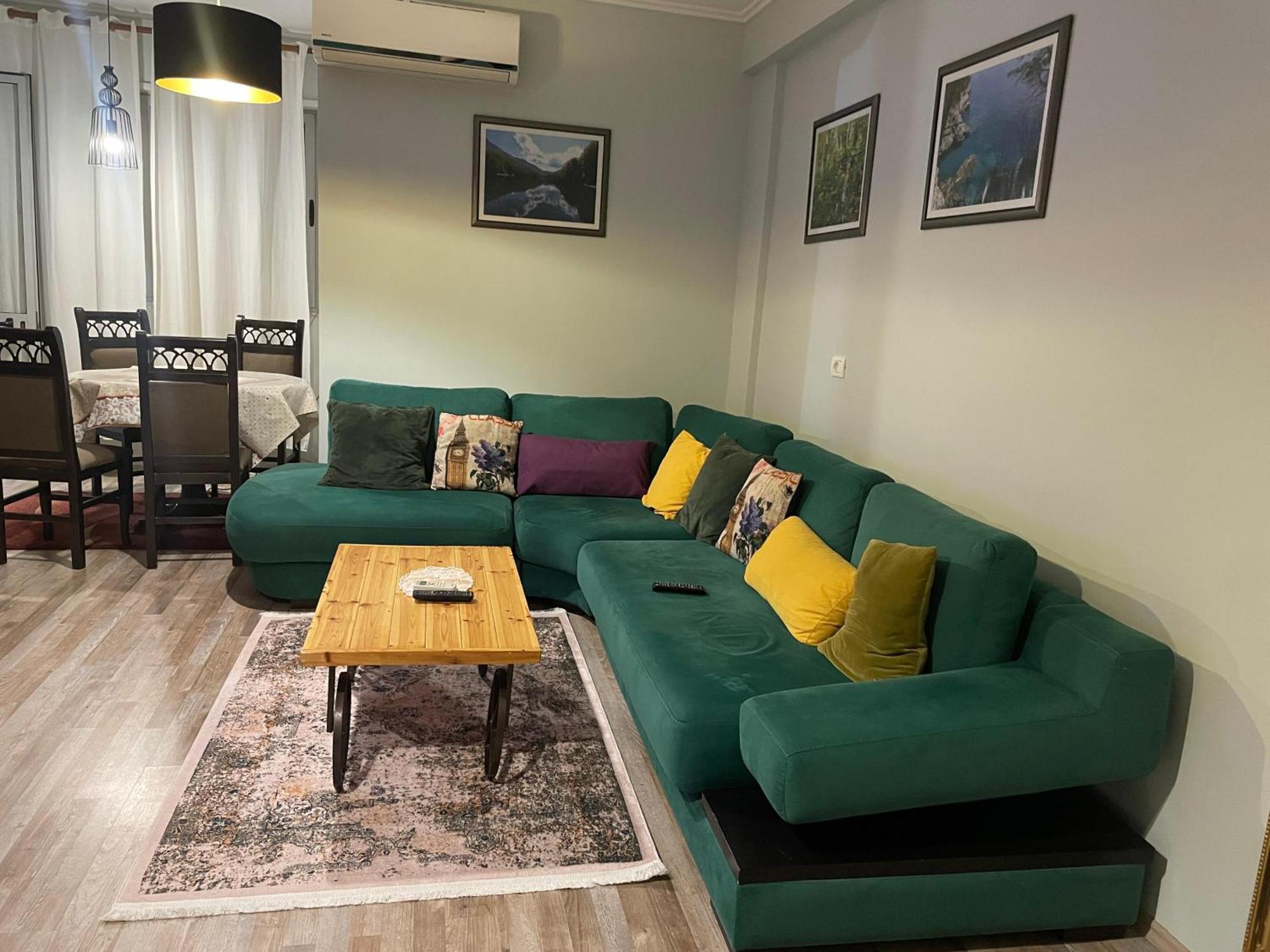 Bricks Apartment Near Pazari I Ri Тирана Екстер'єр фото