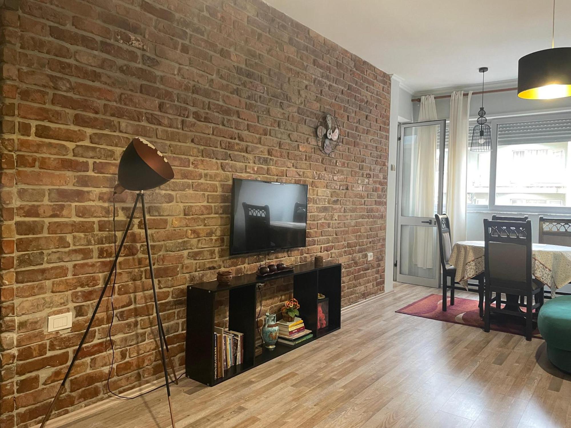 Bricks Apartment Near Pazari I Ri Тирана Екстер'єр фото