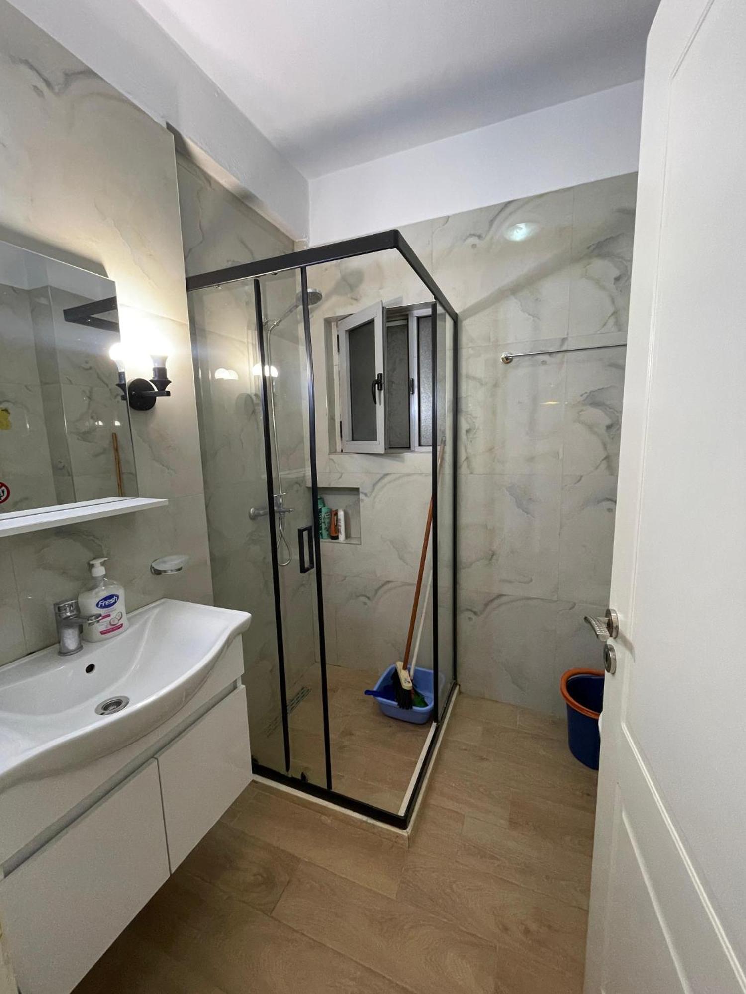 Bricks Apartment Near Pazari I Ri Тирана Екстер'єр фото